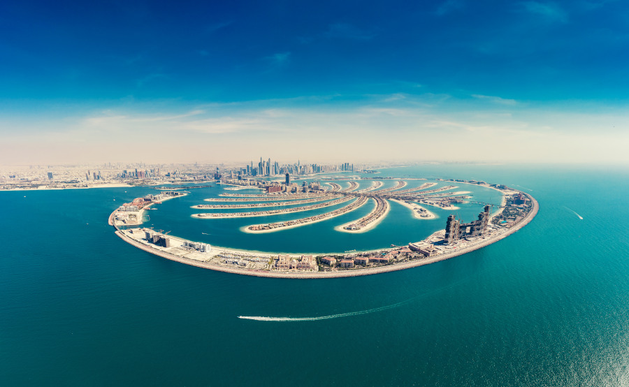 Luftaufnahme der spektakulären und künstlisch erschaffenen Palm Jumeirah in Dubai