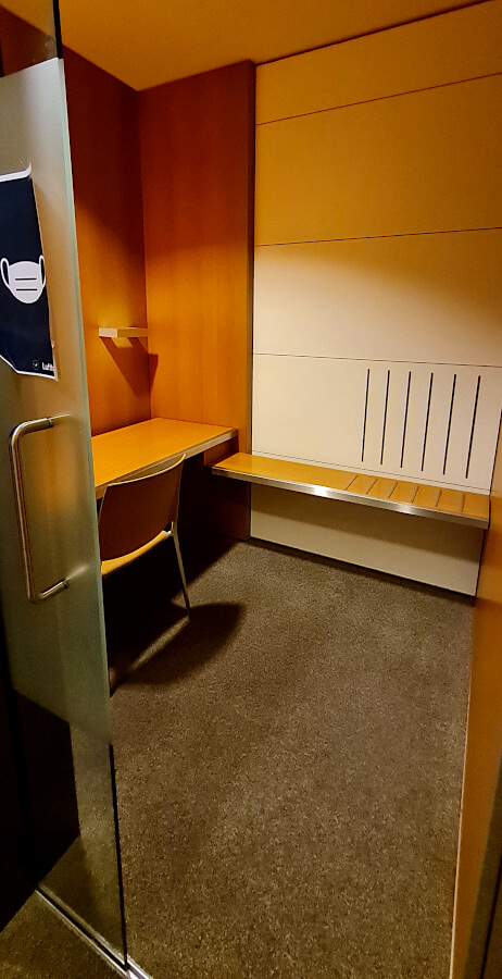 Arbeitsplatzkabine in der Lufthansa Business Class Lounge A 26 in Frankfurt