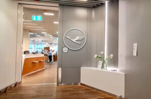 Eingang Lufthansa Business Class Lounge A 13 in Frankfurt