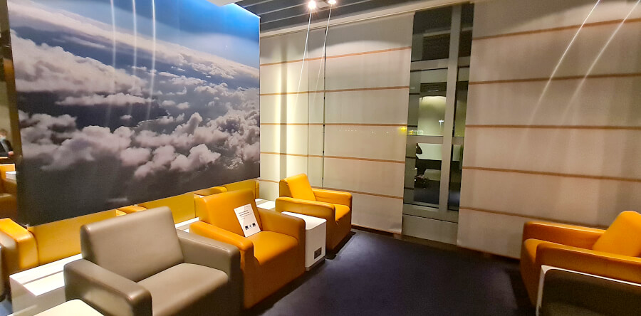 Sesselbereich in der Lufthansa Business Class Lounge A 26 in Frankfurt