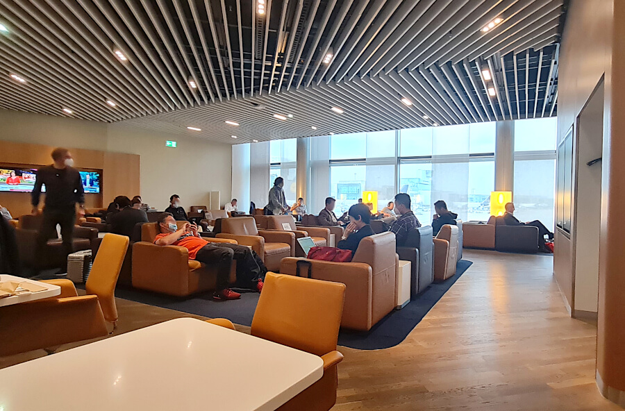 Weiterer Sitzbereich in der Lufthansa Senator Lounge A50 in Frankfurt