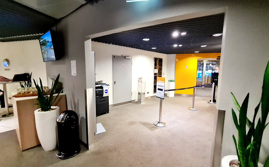 Drucker und Kopierer im Eingangsbereich der Lufthansa Business Class Lounge Düsseldorf
