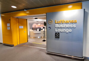 Eingang Lufthansa Business Class Lounge Düsseldorf