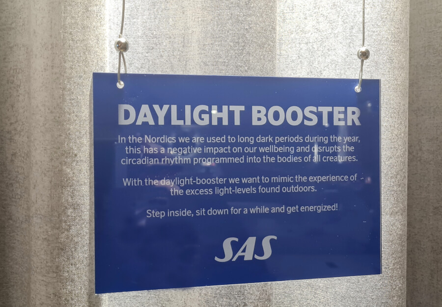 Hinweistafel auf Tageslichtverstärkerraum im Arbeitsbereich der SAS Gold Lounge Kopenhagen