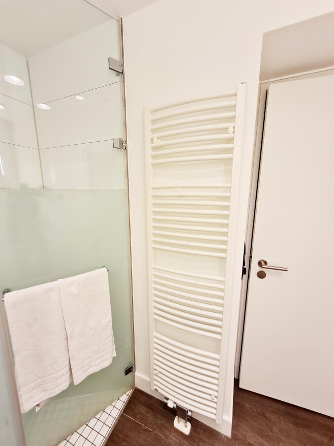Heizkörper im Badezimmer der Innside Lifestyle Suite