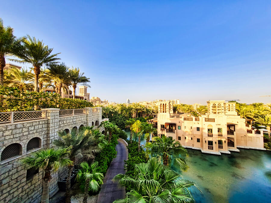 Palmengesäumte Wasserwege im Madinat Jumeirah