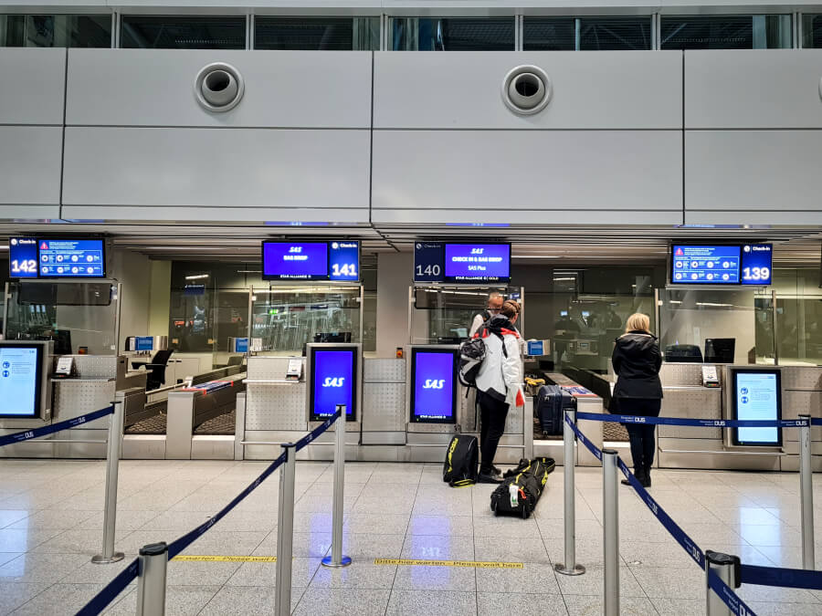 SAS-Check-in-Schalter am Flughafen Düsseldorf