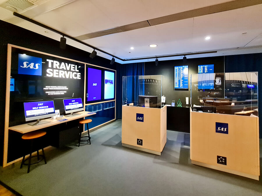 Travel Service mit Arbeitsplätzen und Drucker für die Gäste der SAS Lounges Oslo