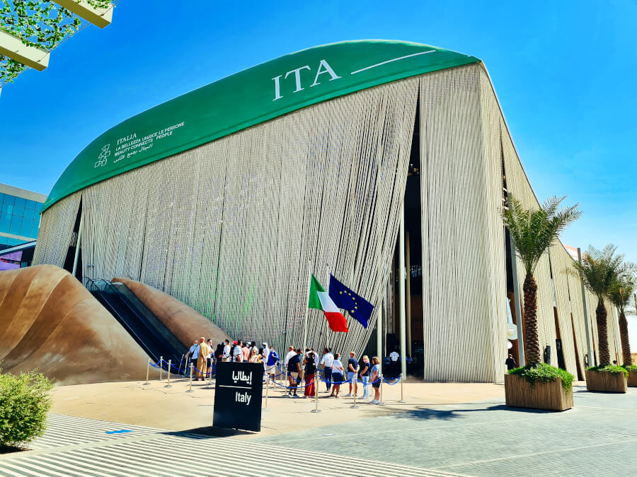 Der Italien Pavillon auf der EXPO2020 besticht durch seine auffällige Architektur