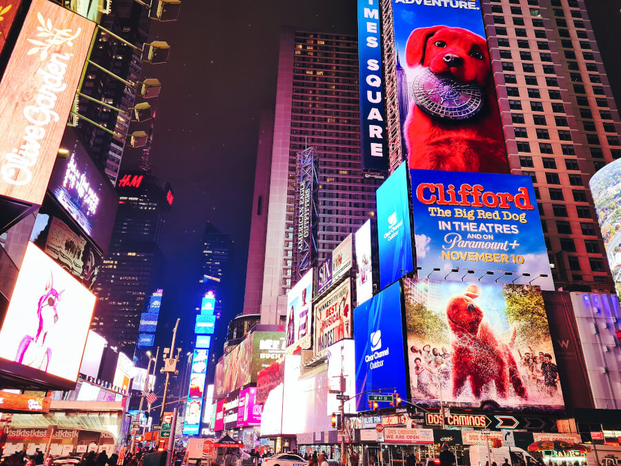 Markante Werbetafeln am Times Square