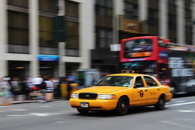 Taxi oder Hop-on / Hop-off Bus in New York