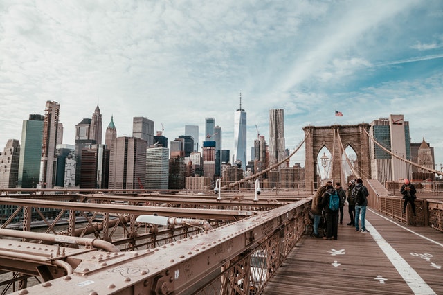 Zu Fuß über die Brooklyn Bridge mit fantastischem Ausblick auf Manhattan