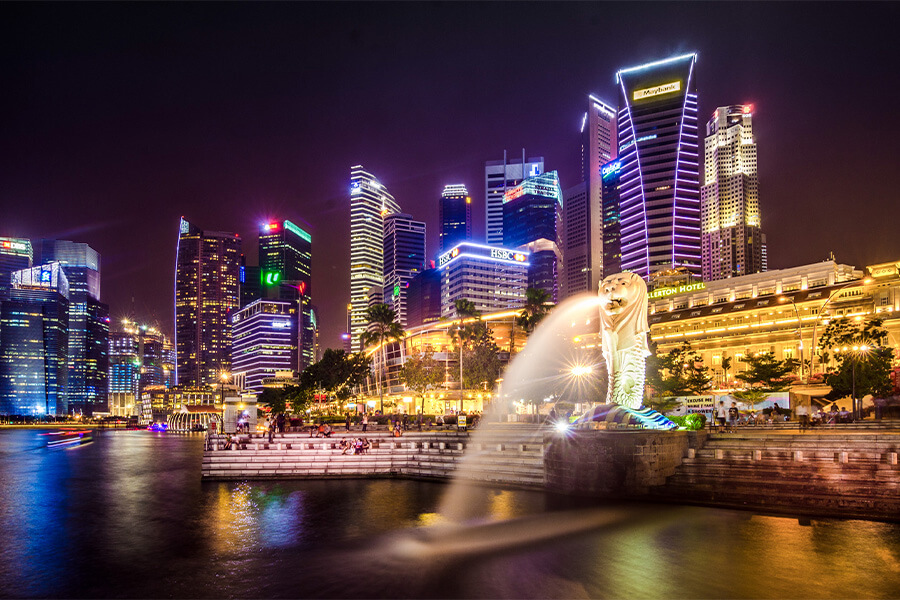Der legendäre Merlion Singapur bei Nacht