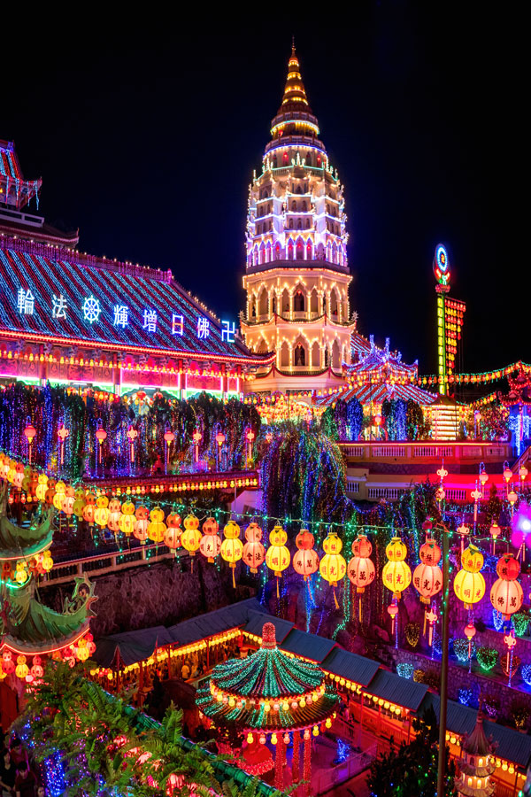 Kek Lok Si Tempel festlich geschmückt zum chinesischen Neujahrsfest