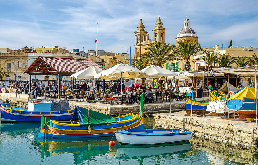 Der charmante Ort Marsaxlokk auf der Insel Malta