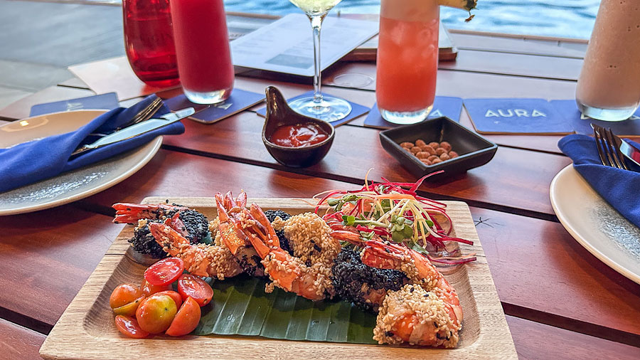 Leckerer Happy Hour-Snack für Platinum-Mitglieder im Mövenpick Resort Waverly Phu Quoc