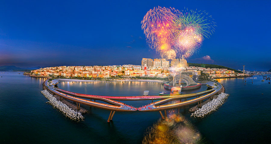 Sunset Town - Phu Quoc Vietnam - mit Feuerwerk