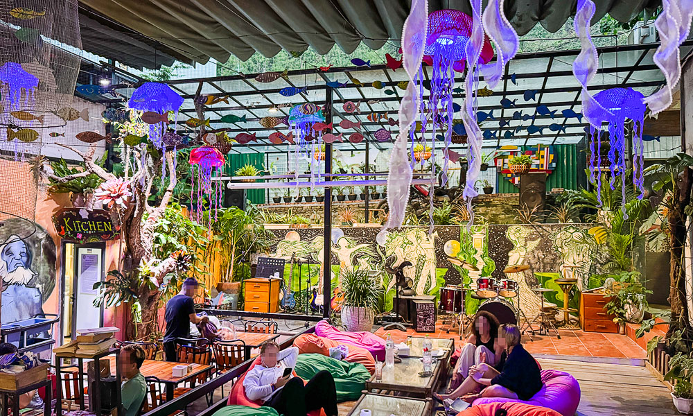Secret Garden Hostel Restaurant in Cat Ba Town