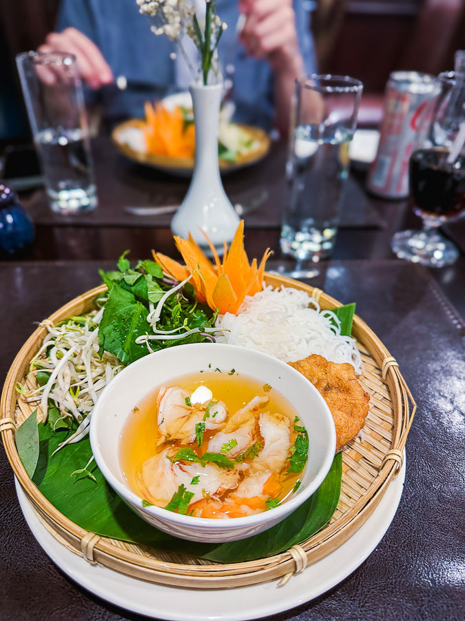 a-la-carte-Abendessen auf dem Kreuzfahrtschiff Aqua of the Sea Halong Bay